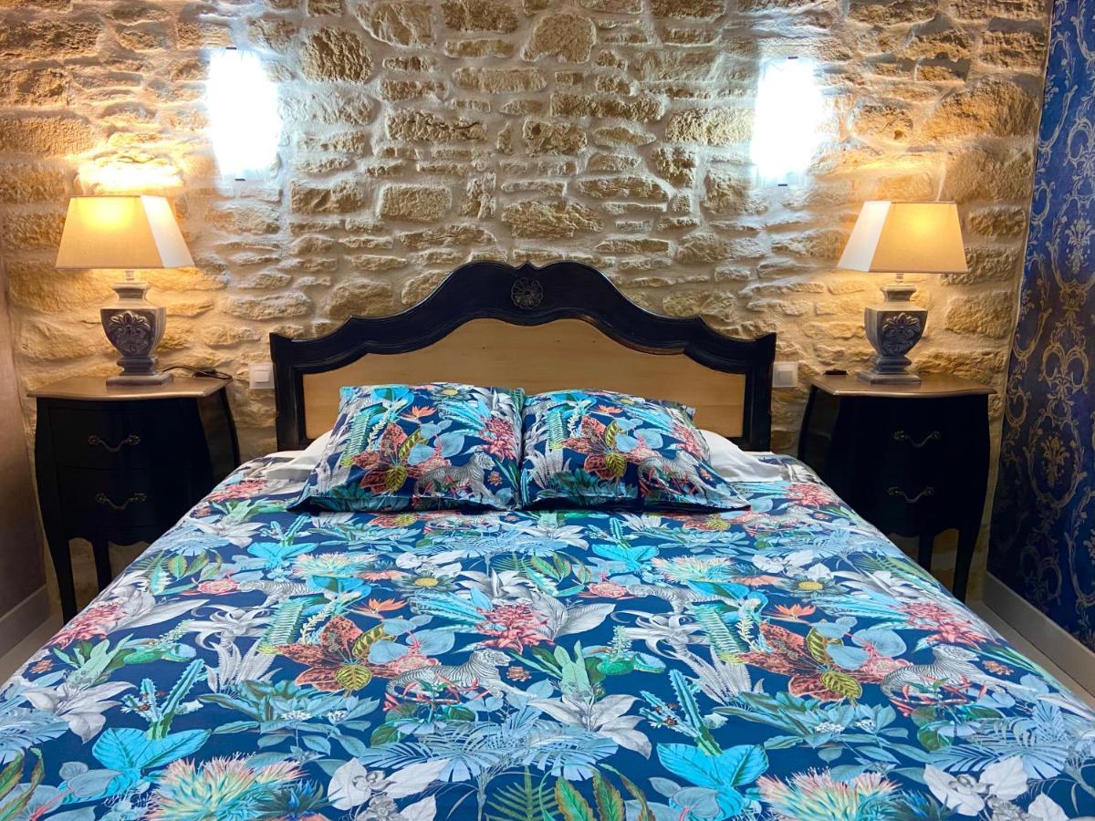 Bed & Breakfast O Clair De Lune Au Coeur De Sarlat - Chambres Climatisees - Parking Prive - Piscine Chauffee - Spa Et Massages